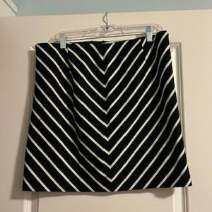 Grace Elements Women's 12 Skirt Black White Diagonal Stripes Exposed Zipper